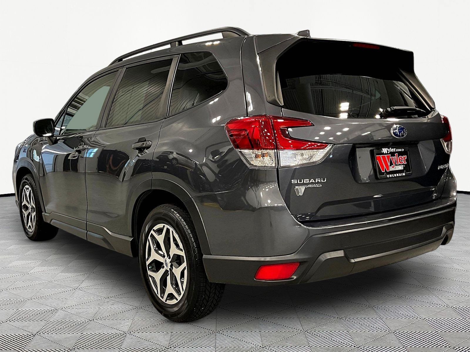 Used 2021 Subaru Forester Premium AWD/4WD image 4