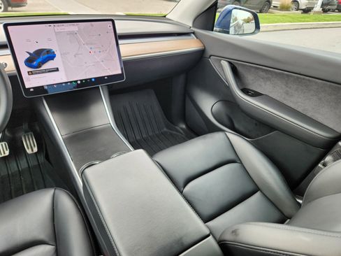 Used 2021 Tesla Model Y Long Range image 14