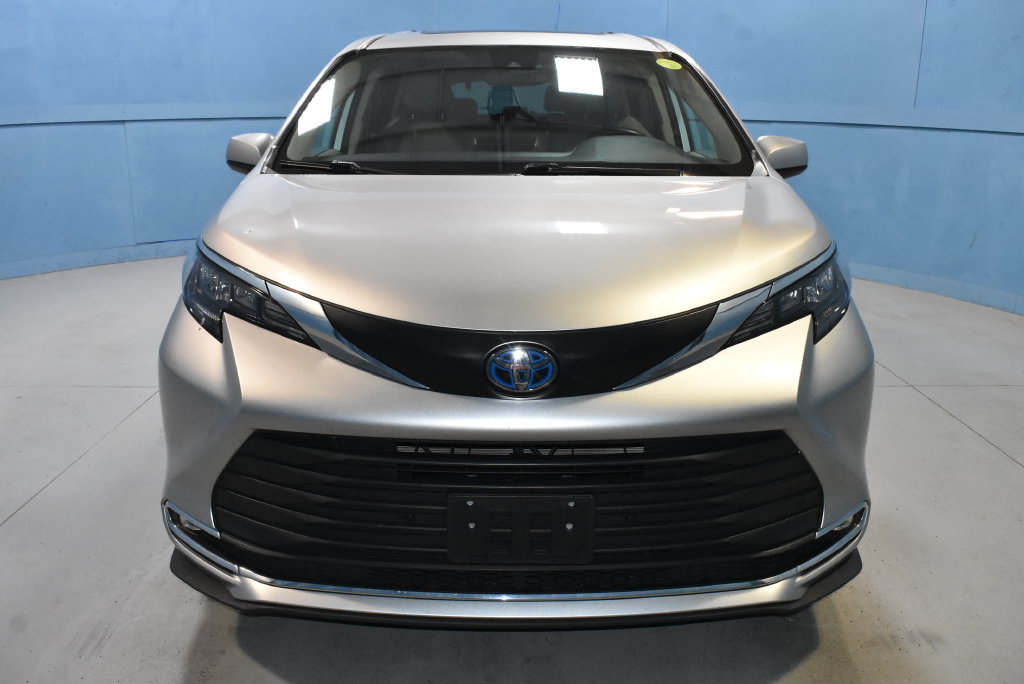 Used 2024 Toyota Sienna XLE FWD image 23