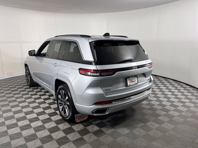 Used 2023 Jeep Grand Cherokee Overland AWD/4WD image 5