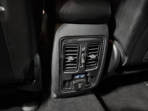 Used 2019 Jeep Grand Cherokee Limited AWD/4WD image 33