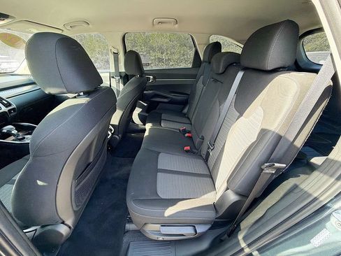 Used 2022 Kia Sorento LX FWD image 29
