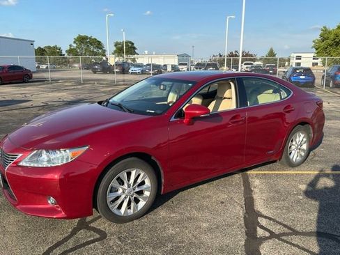 Used 2015 Lexus ES 300h w/ Navigation System Package FWD image 2
