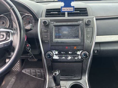 Used 2017 Toyota Camry SE FWD image 19
