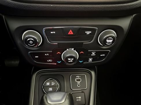 Used 2020 Jeep Compass Trailhawk image 24