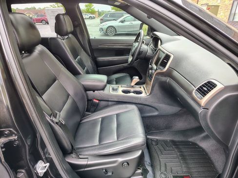 Used 2016 Jeep Grand Cherokee Limited AWD/4WD image 23