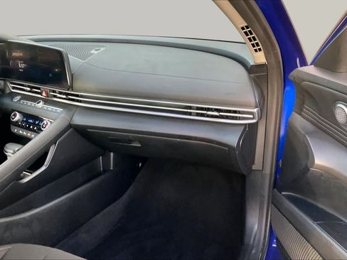 Used 2025 Hyundai Elantra SEL FWD image 19