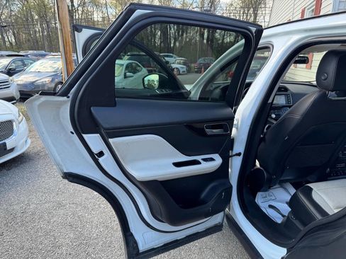 Used 2017 Jaguar F-PACE R-Sport image 38