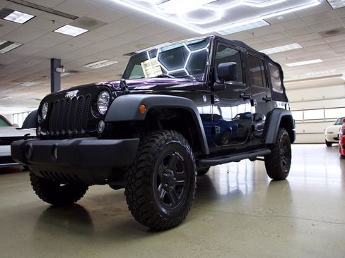 Used 2018 Jeep Wrangler Unlimited Sport w/ Connectivity Group image 2