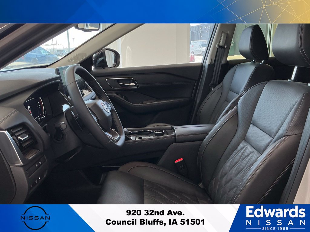 Used 2025 Nissan Rogue Platinum w/ Tech Package AWD/4WD image 25