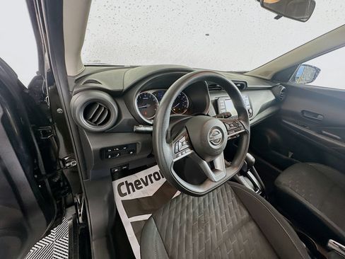 Used 2022 Nissan Kicks S FWD image 9