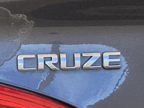 Used 2017 Chevrolet Cruze Premier image 7