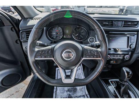 Used 2019 Nissan Rogue SV image 11