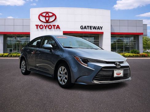 Used 2023 Toyota Corolla LE w/ Carpet Mat Package (TMS) FWD image 3