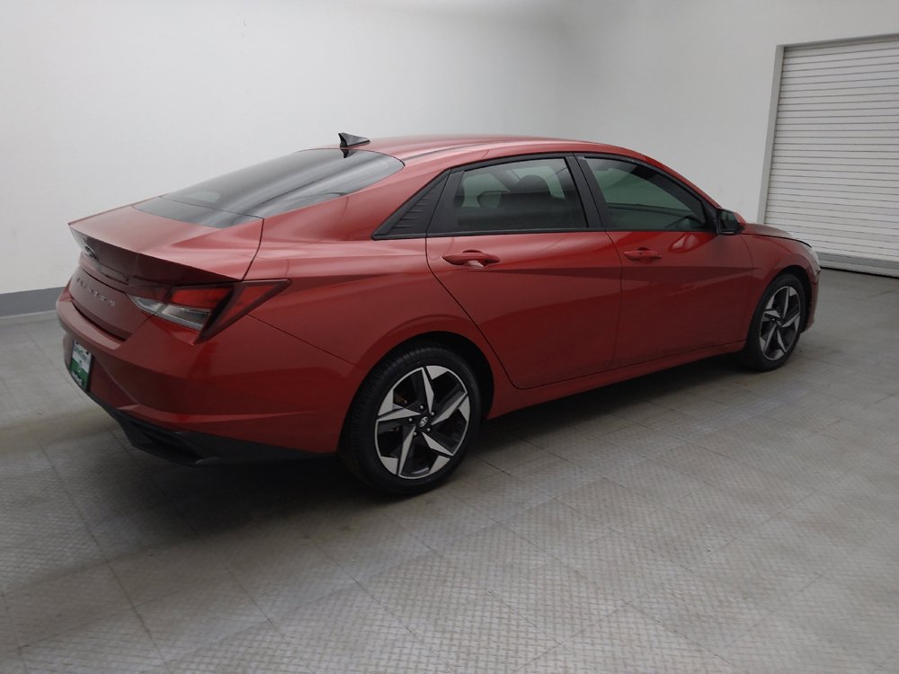 Used 2023 Hyundai Elantra SEL w/ Convenience Package FWD image 3