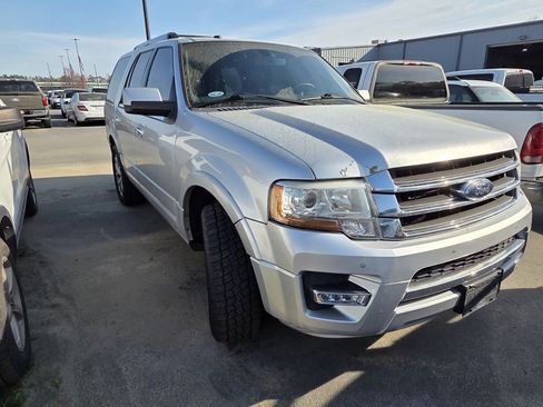 Used 2017 Ford Expedition Limited w/ Equipment Group 301A RWD image 2