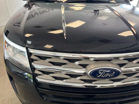 Used 2018 Ford Explorer XLT w/ Equipment Group 202A AWD/4WD image 9