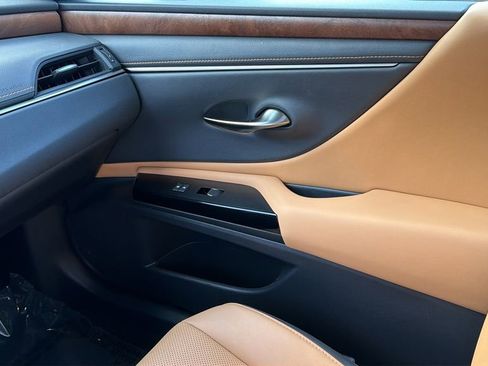 Used 2022 Lexus ES 300h w/ Premium Package image 30