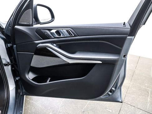 Used 2024 BMW X7 xDrive40i w/ Premium Package image 25