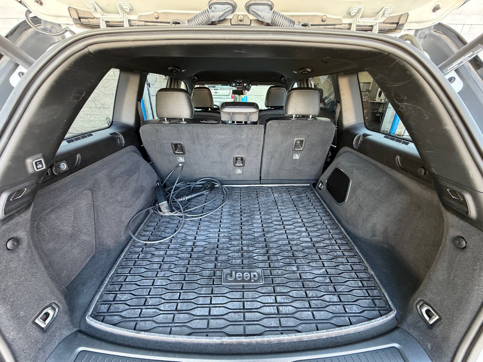 Used 2023 Jeep Grand Cherokee Trailhawk w/ Luxury Tech Group III AWD/4WD image 18