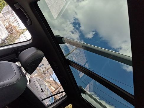 Certified 2023 Volkswagen Tiguan SEL R-Line image 13