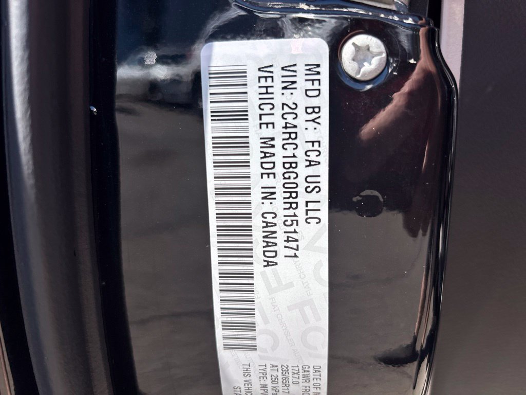 Used 2024 Chrysler Pacifica Touring-L FWD image 11