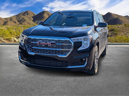 Used 2024 GMC Terrain Denali w/ Denali Premium Package image 2