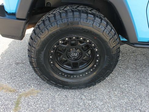 Used 2018 Jeep Wrangler Rubicon w/ Cold Weather Group image 39