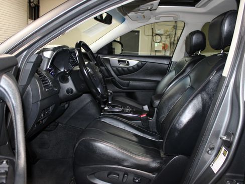 Used 2017 INFINITI QX70 2WD w/ Premium Package image 9