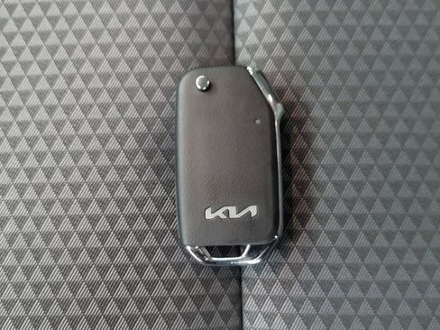 Used 2025 Kia Soul LX image 32