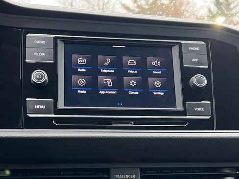 Used 2024 Volkswagen Jetta SE image 23