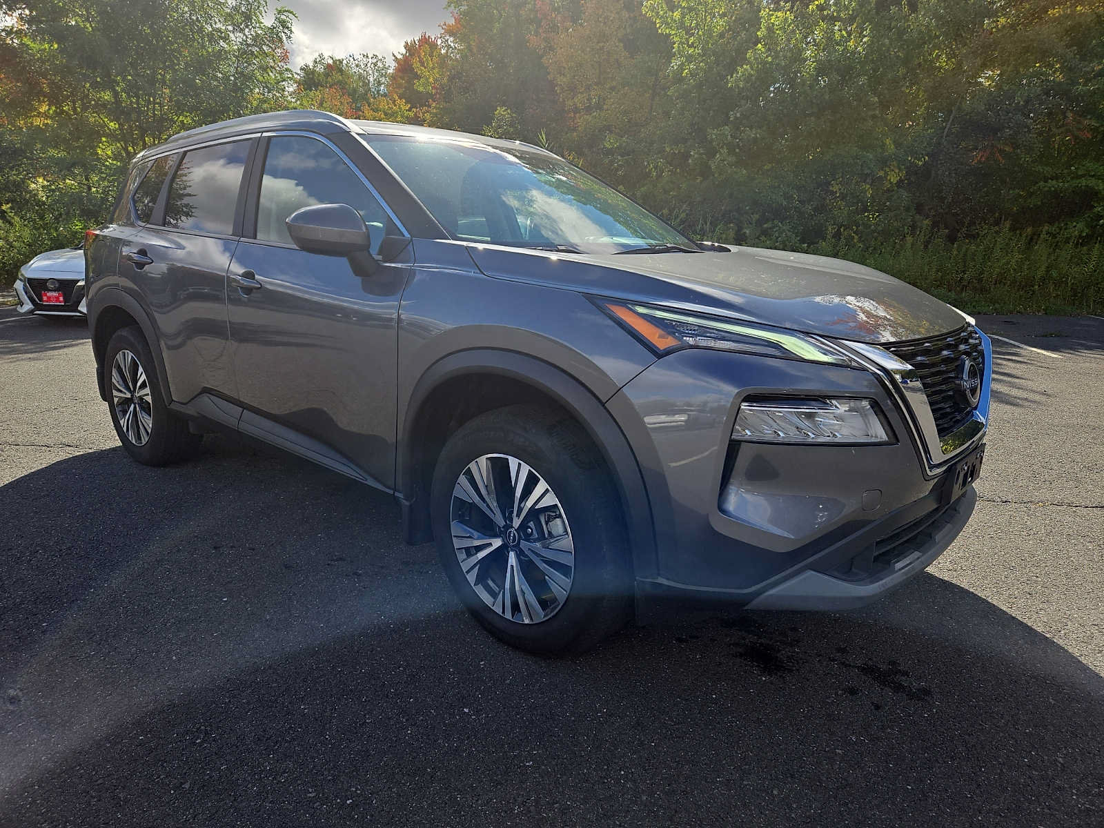 Used 2023 Nissan Rogue SV w/ SV Premium B Package AWD/4WD image 3