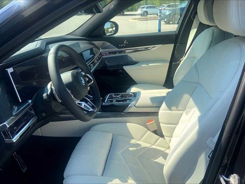 Used 2026 BMW i7 eDrive50 w/ Executive Package image 7