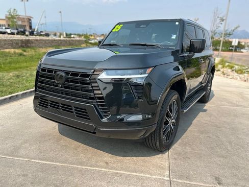 Used 2025 Lexus GX 550 w/ Accessory Package (2T) AWD/4WD image 3