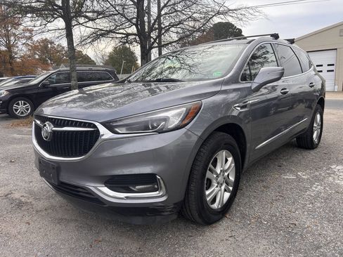 Used 2018 Buick Enclave Essence image 2