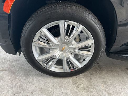 Used 2024 Chevrolet Suburban High Country w/ Advanced Technology Package image 16