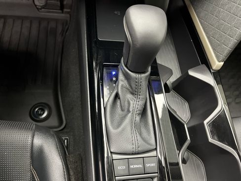 Used 2025 Toyota Camry XLE image 25