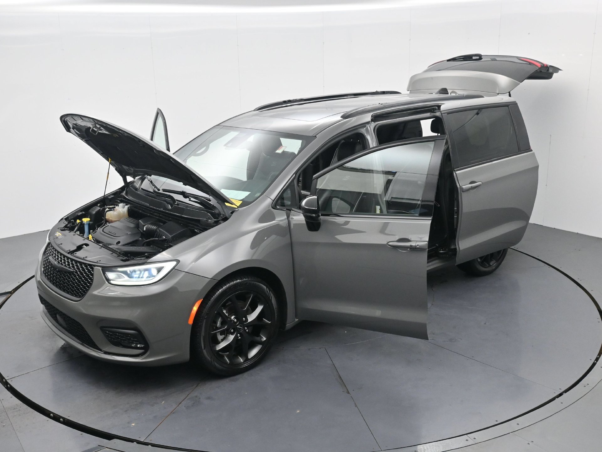 Used 2025 Chrysler Pacifica Limited FWD image 38