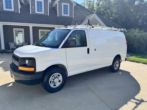 Used 2015 Chevrolet Express 2500 RWD image 2