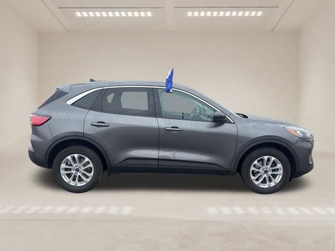 Used 2022 Ford Escape SE w/ Cold Weather Package image 8