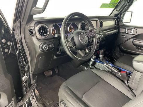 Used 2022 Jeep Wrangler Unlimited Sport AWD/4WD image 3