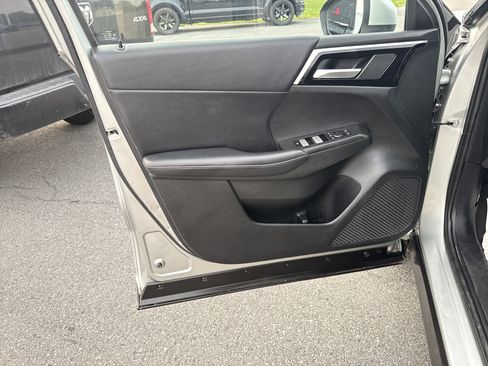 Used 2024 Mitsubishi Outlander SE AWD/4WD image 16