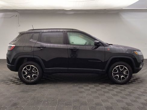 Used 2024 Jeep Compass Trailhawk image 7