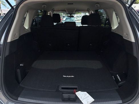 Used 2025 Nissan Rogue S FWD image 14