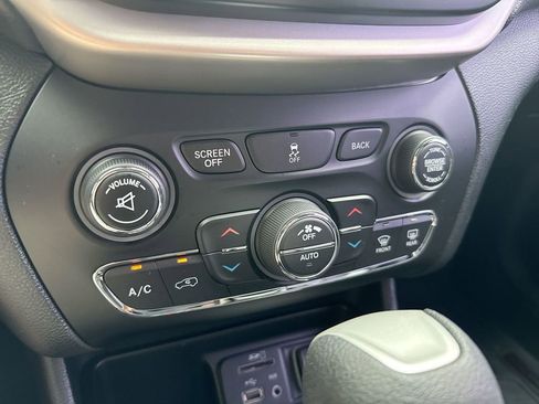 Used 2014 Jeep Cherokee Limited FWD image 17