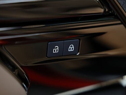 New 2025 Land Rover Range Rover Sport SE image 28