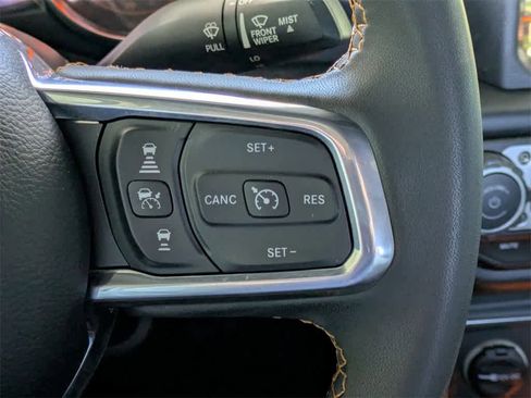 Used 2023 Jeep Gladiator Overland image 32