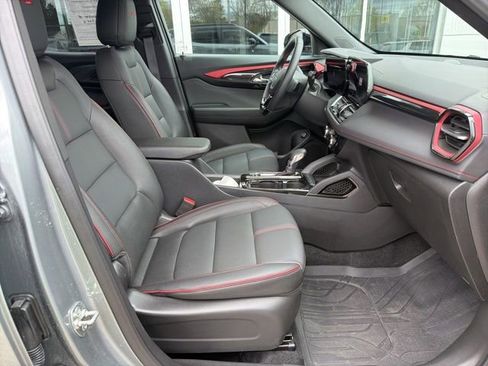 Used 2025 Chevrolet TrailBlazer RS w/ Convenience Package AWD/4WD image 16