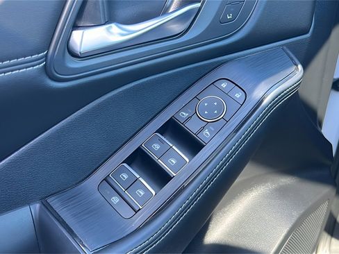 Used 2024 Nissan Rogue SL w/ SL Premium Package image 9