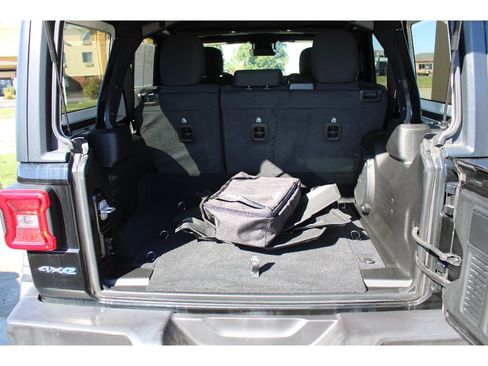 Used 2024 Jeep Wrangler Unlimited Rubicon 4xe w/ Technology Group AWD/4WD image 11